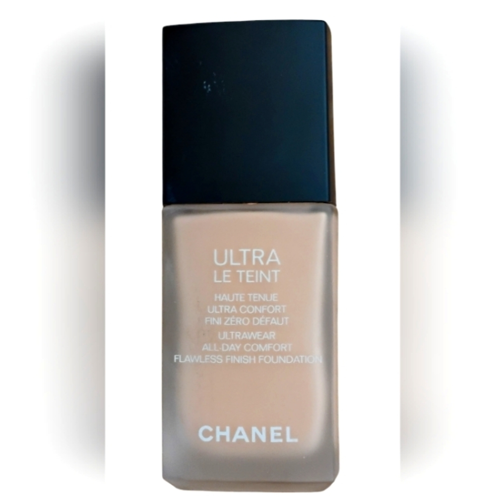 CHANEL Foundation Make-up Flawless Ultra Le Teint B20
